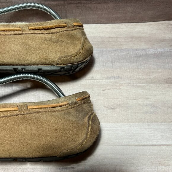 UGG Dakota Slip on Mocassin Suede Light Tan Women's Size 11 - Picture 8 of 10